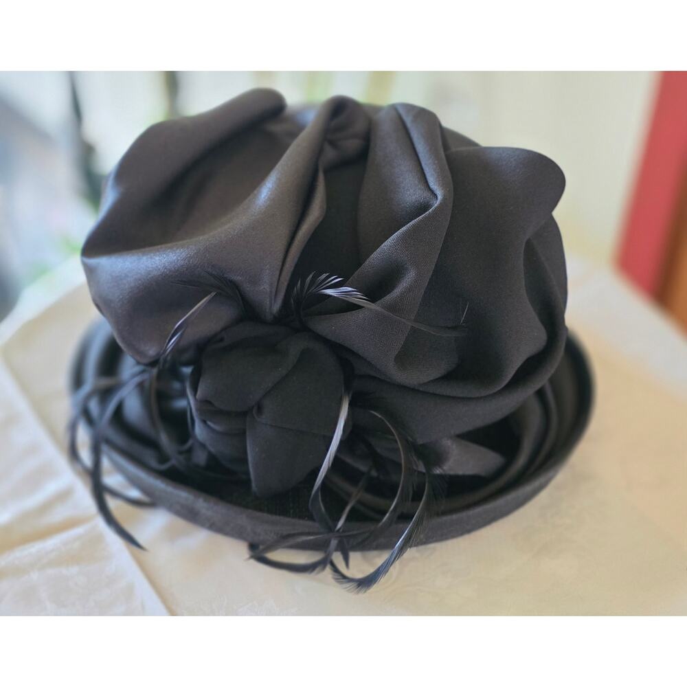 NIB Elite Champagne black hat with satin ribbons and feathers